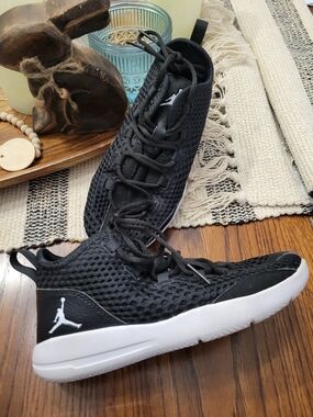 Jordan Boys Black/White Lightweight Basketball Shoes